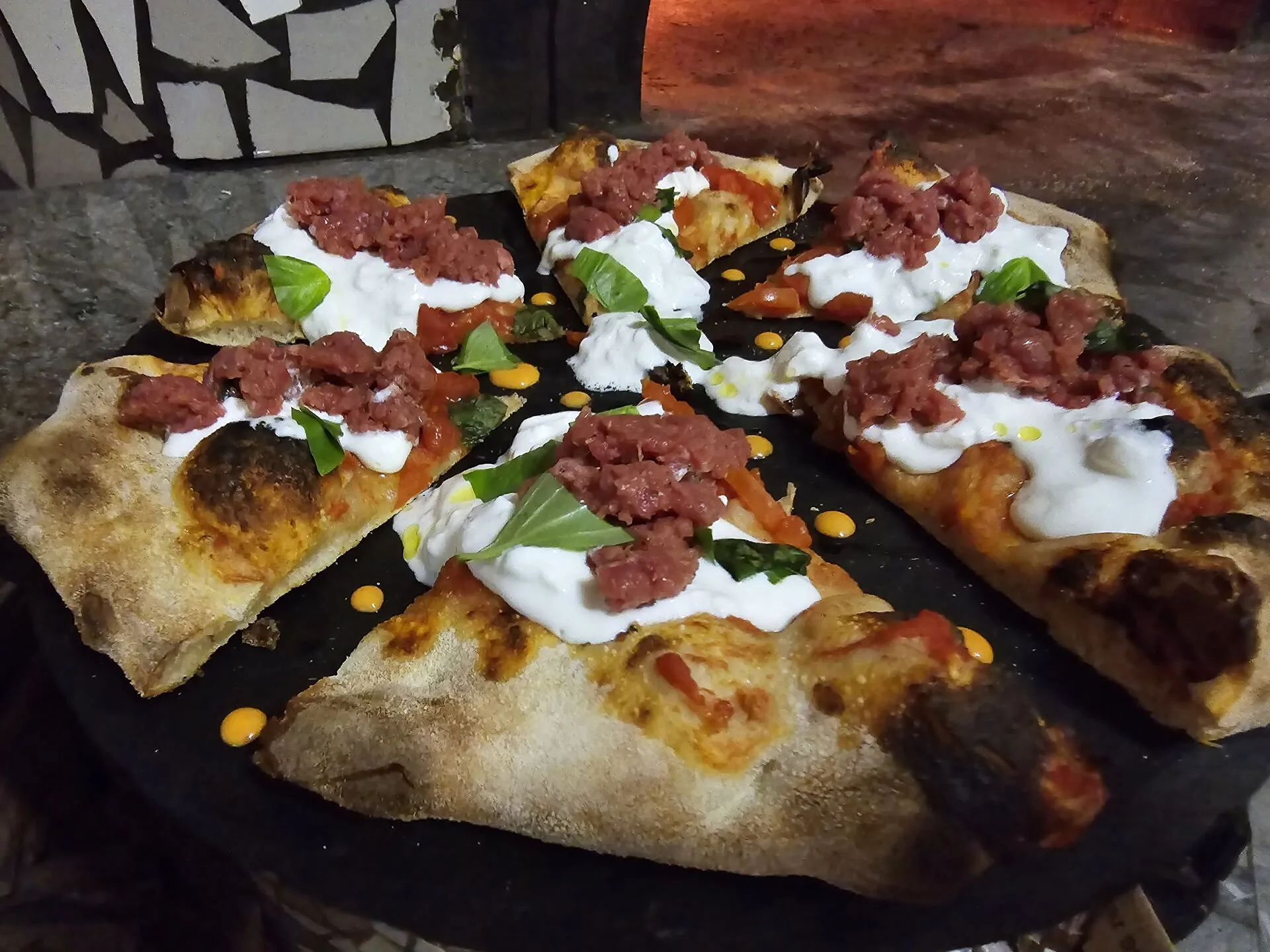 Forno a legna tradizionale della Pizzeria Baccanale