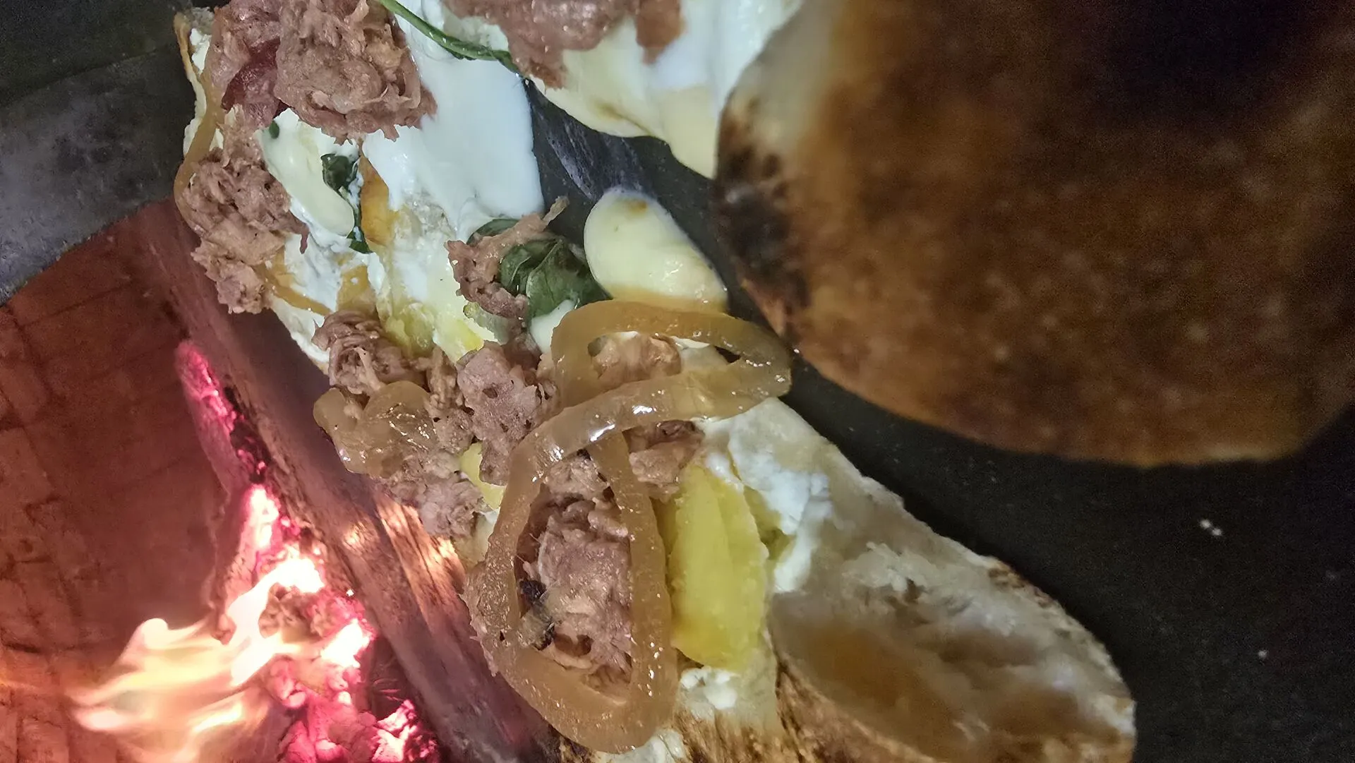 Pizza con pomodori San Marzano DOP